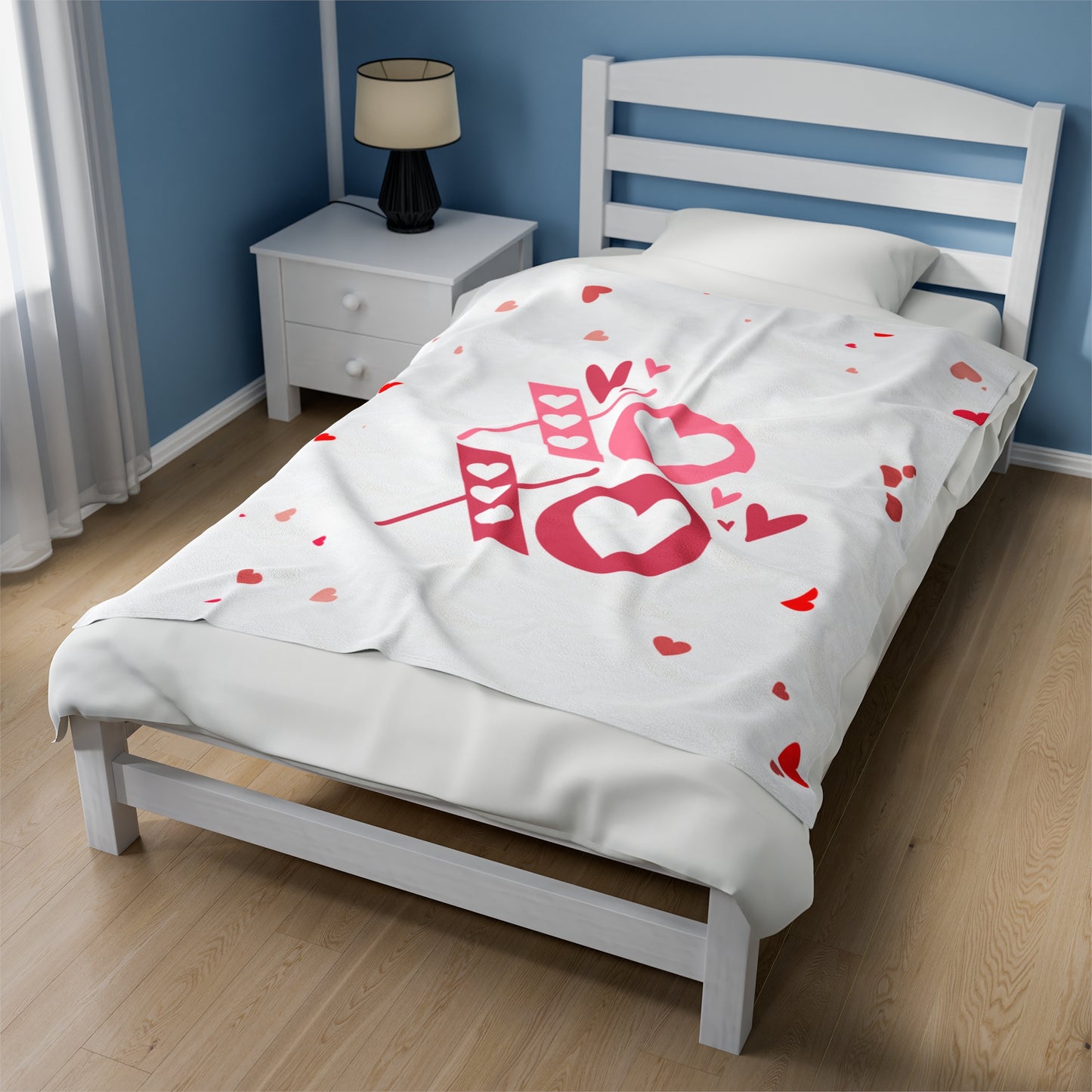 XOXO Heart Plush Blanket - Cozy Valentine’s Day Gift